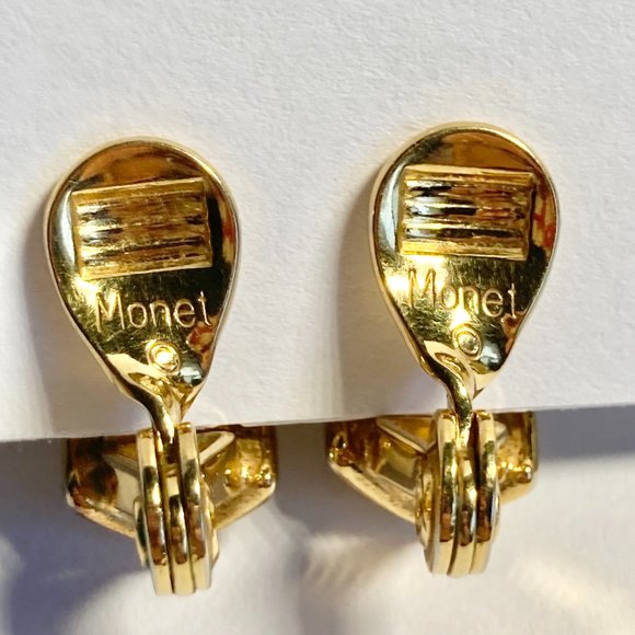 Vintage Monet Cream Enamel Clip On Earrings Gold Tone Plated 60's 70s Estate - Picture 9 of 11